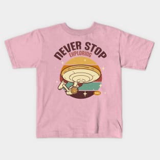 THE BOLD EXPLORER Kids T-Shirt